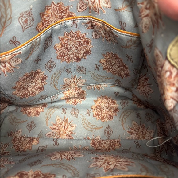 HOBO Tan Shoulder Bag w/ Brown Straps - Picture 5 of 6